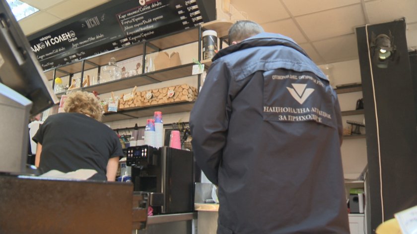 Проверките на данъчните продължават. По сигнал в центъра на София