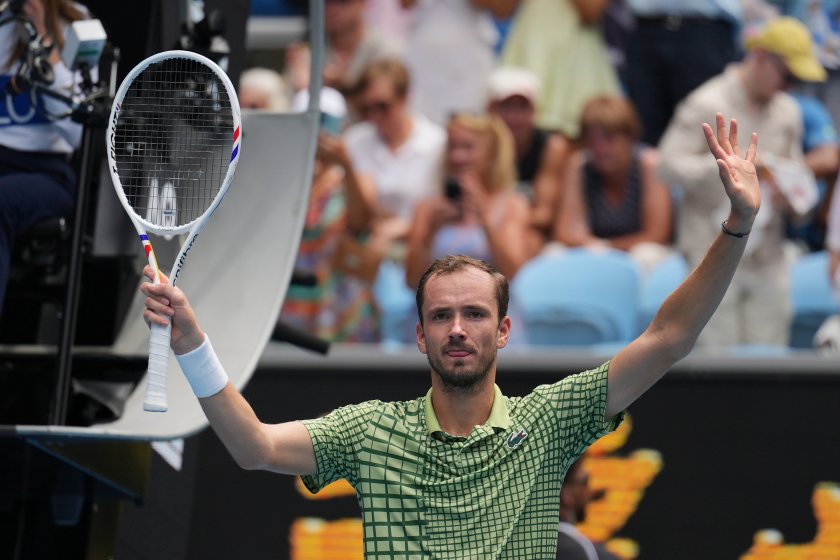 Даниил Медведев продължава напред в Австралия, Стан Вавринка също спечели в първия кръг