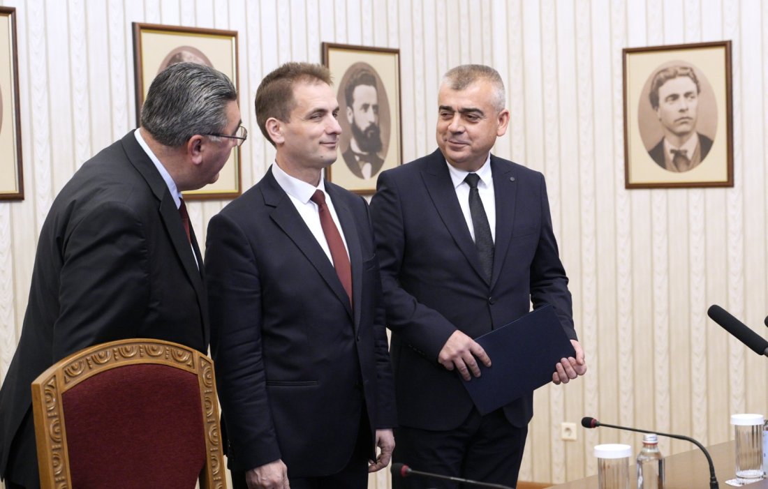 Вървим към предсрочни избори, обяви президентът Румен Радев, след като