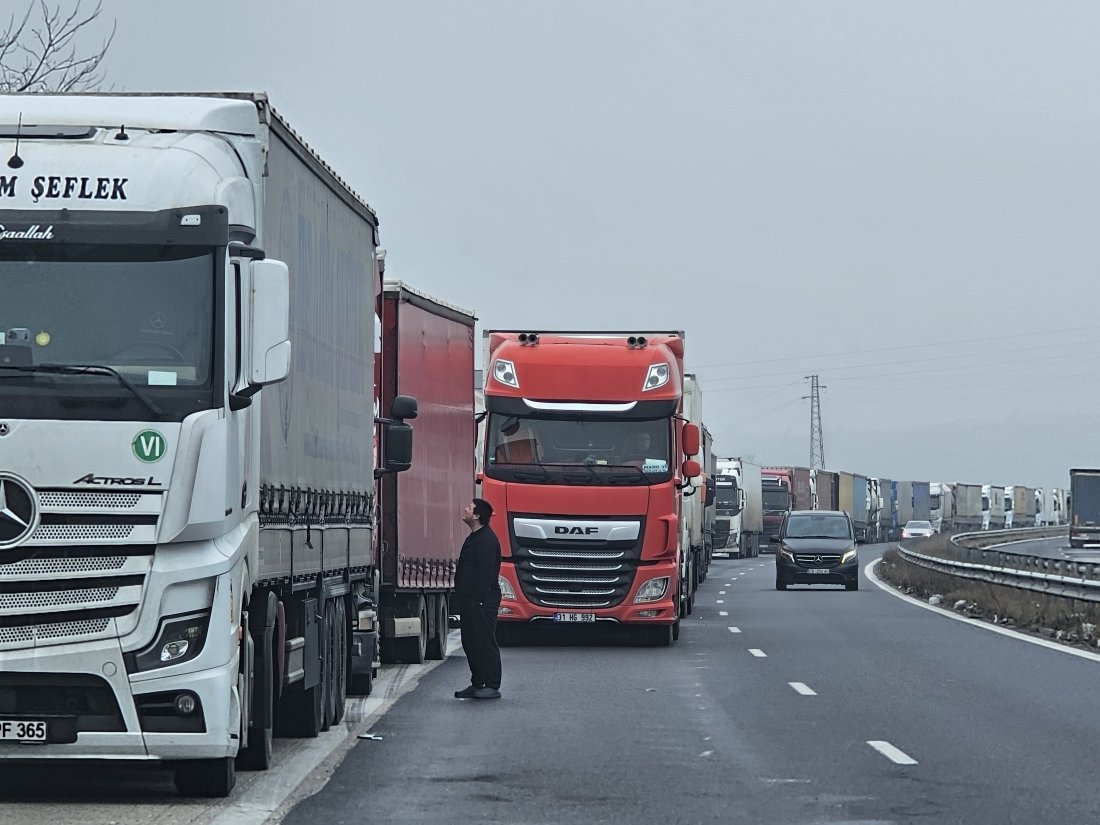 около километра колона тирове чака капитан андреево