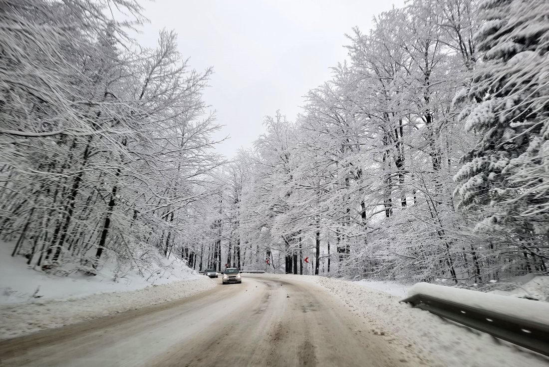 Движението през прохода Петрохан е блокирано от завъртял се на