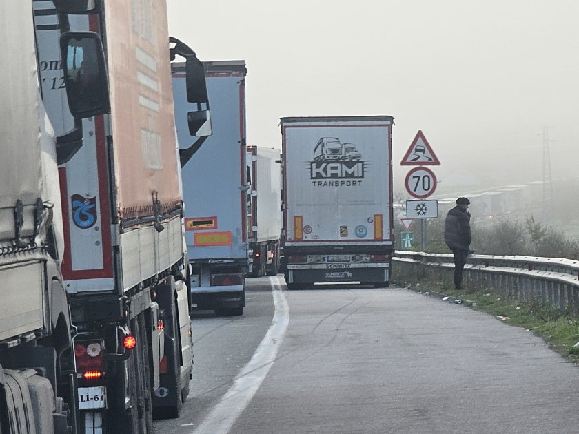 Блокади на границите с Шенген от утре заради ново правило за шофьорите