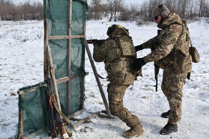 Започват преговори между САЩ, Русия и Украйна в Абу Даби