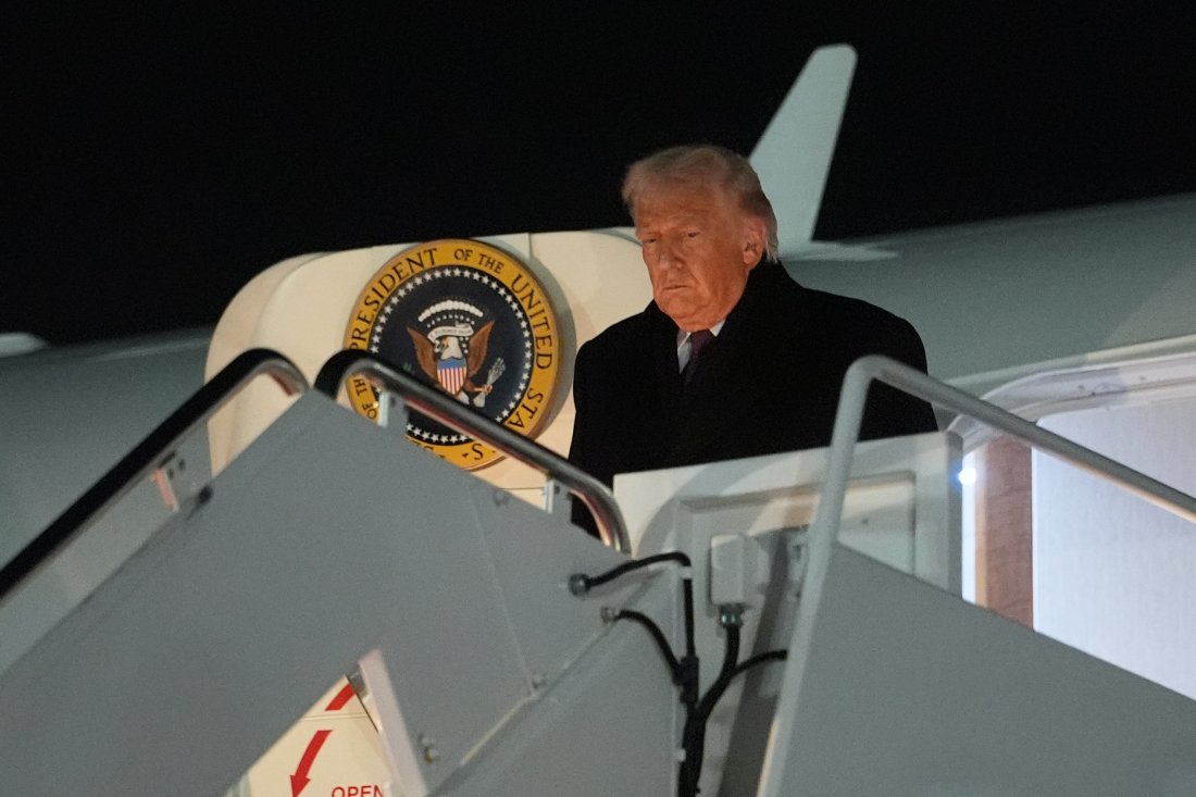 Президентът на САЩ Доналд Тръмп заяви, че към Иран се