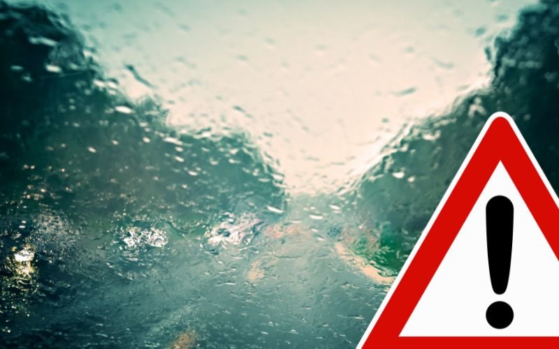 лошото време затваря всички училища атина цялата област атика