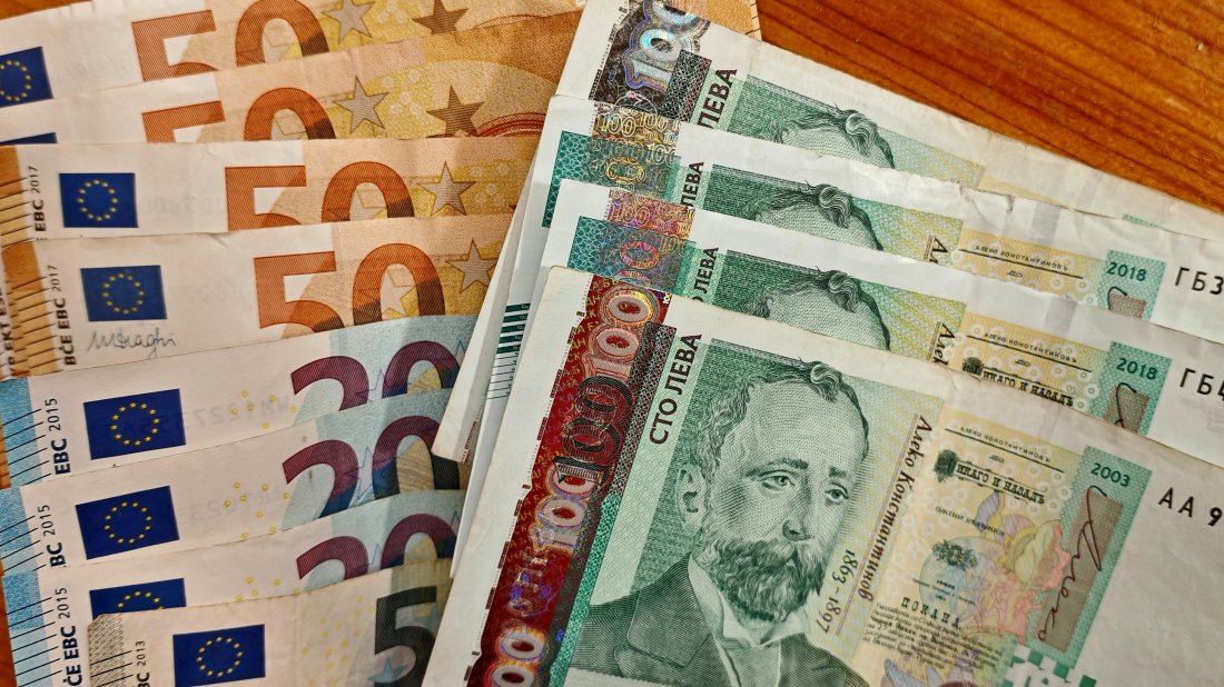 Край на българския лев: От 1 февруари плащанията стават само и единствено в евро