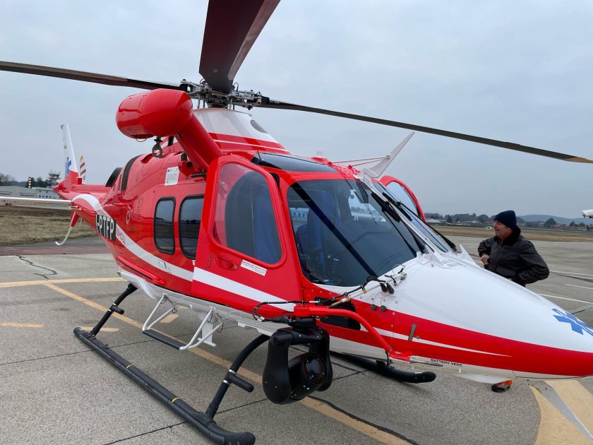 медицински хеликоптер две