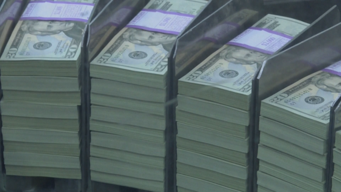 Цената на валутата: еврото продължава расте, а доларът - да