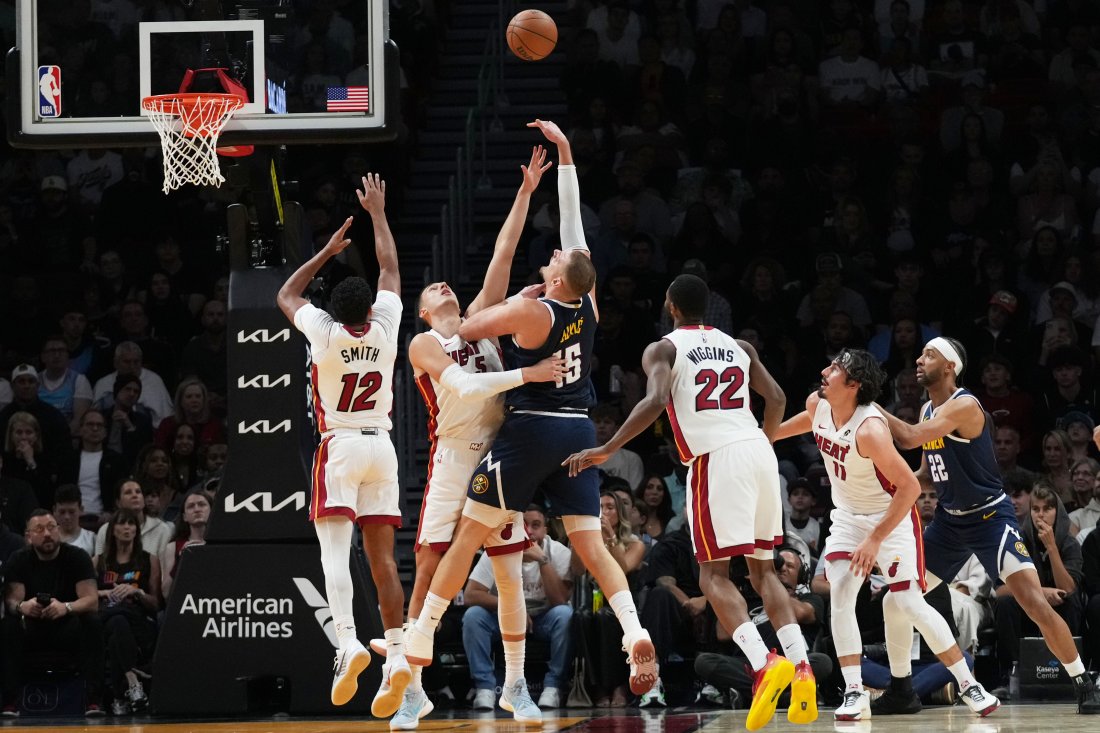 Амен Томпсън и Алперен Шенгюн поведоха Хюстън към успех над Далас в НБА