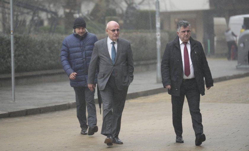 Президентът Илияна Йотова продължава консултациите за назначаване на служебен премиер.