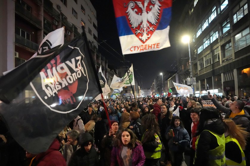 Нови антиправителствени протести в Сърбия. Протестиращи преминаха в шествие по