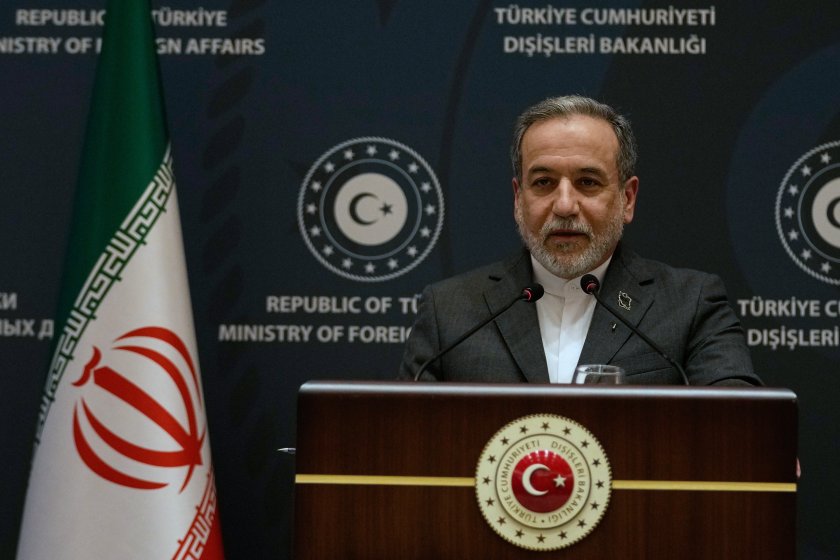 Иранският външен министър Абас Арагчи заяви, че военните удари не