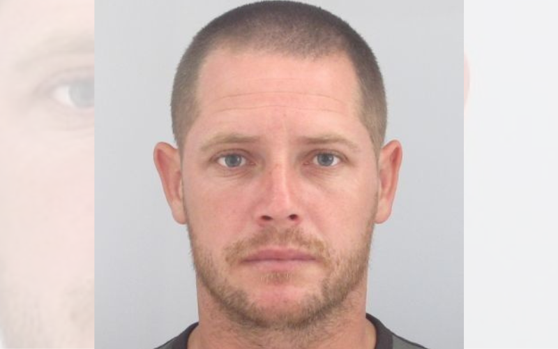 Полицията във Варна издирва 31-годишен мъж, заподозрян за убийство.От Областната