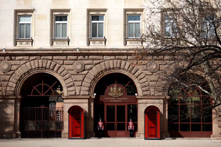 Президентът Илияна Йотова продължава консултациите за назначаване на служебен премиер.