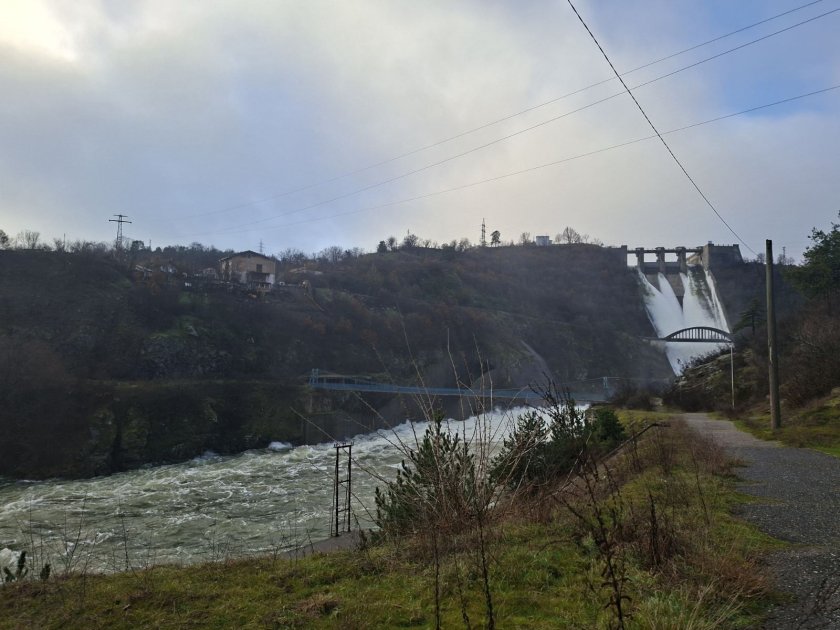 Остава в сила , където вчера река Арда заля мост