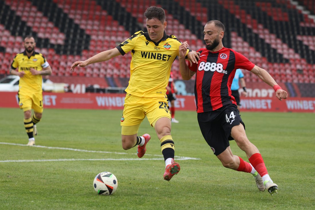 Янис Карабельов е близо до трансфер в Рапид Букурещ