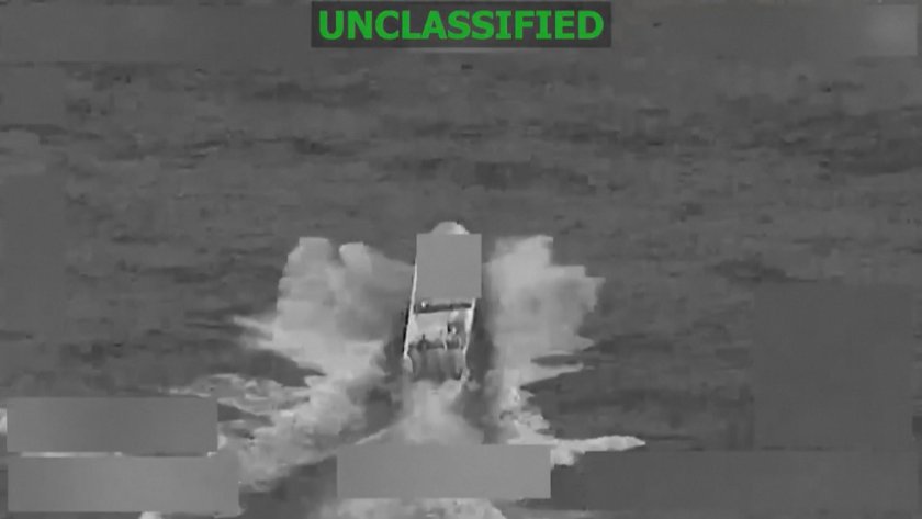 Двама души са убити при американски удар срещу кораб, заподозрян