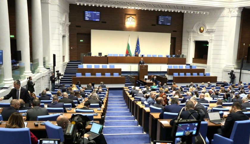 Пак скандали в парламента за ограничаването на изборните секции в чужбина