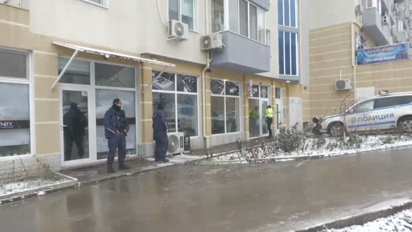 Отново изтекли записи на клиенти по време на процедури: Полиция влезе в козметичен салон в Бургас