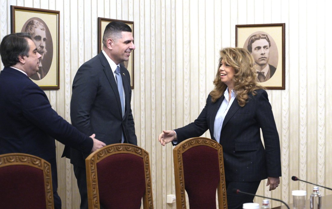 живо коментари консултациите президента илияна йотова