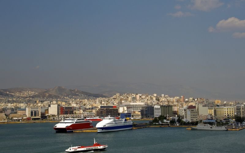 часова стачка блокира движението корабите гръцкото пристанище пирея