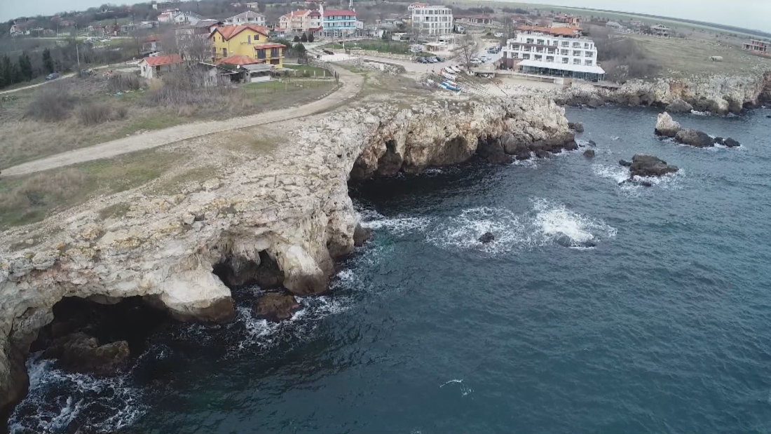 Черно море поглъща все повече сушата. Плажни ивици са се