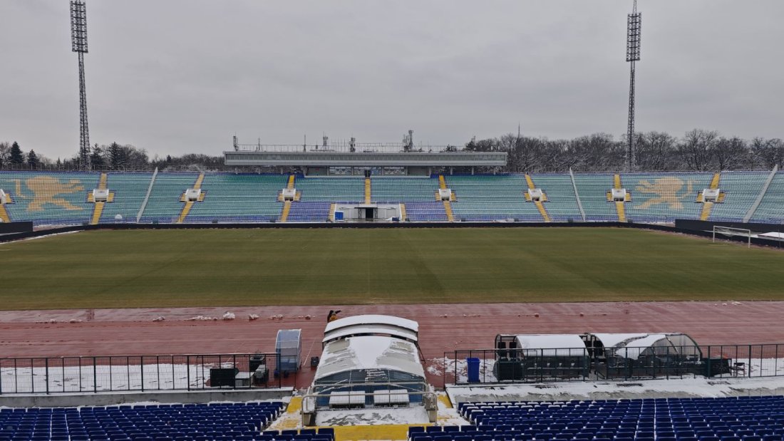 почистиха терена националния стадион мача суперкупата българия