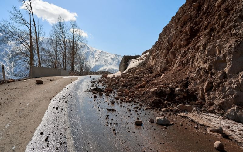 свлачища затрудняват движението района велинград кресненското дефиле