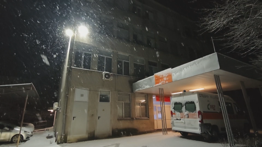 След 5 часа на тъмно и студено: Възстановено е електрозахранването в болницата в Гълъбово