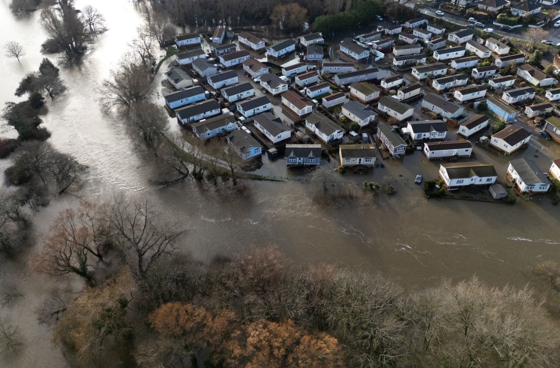 предупреждения наводнения проливни дъждове великобритания