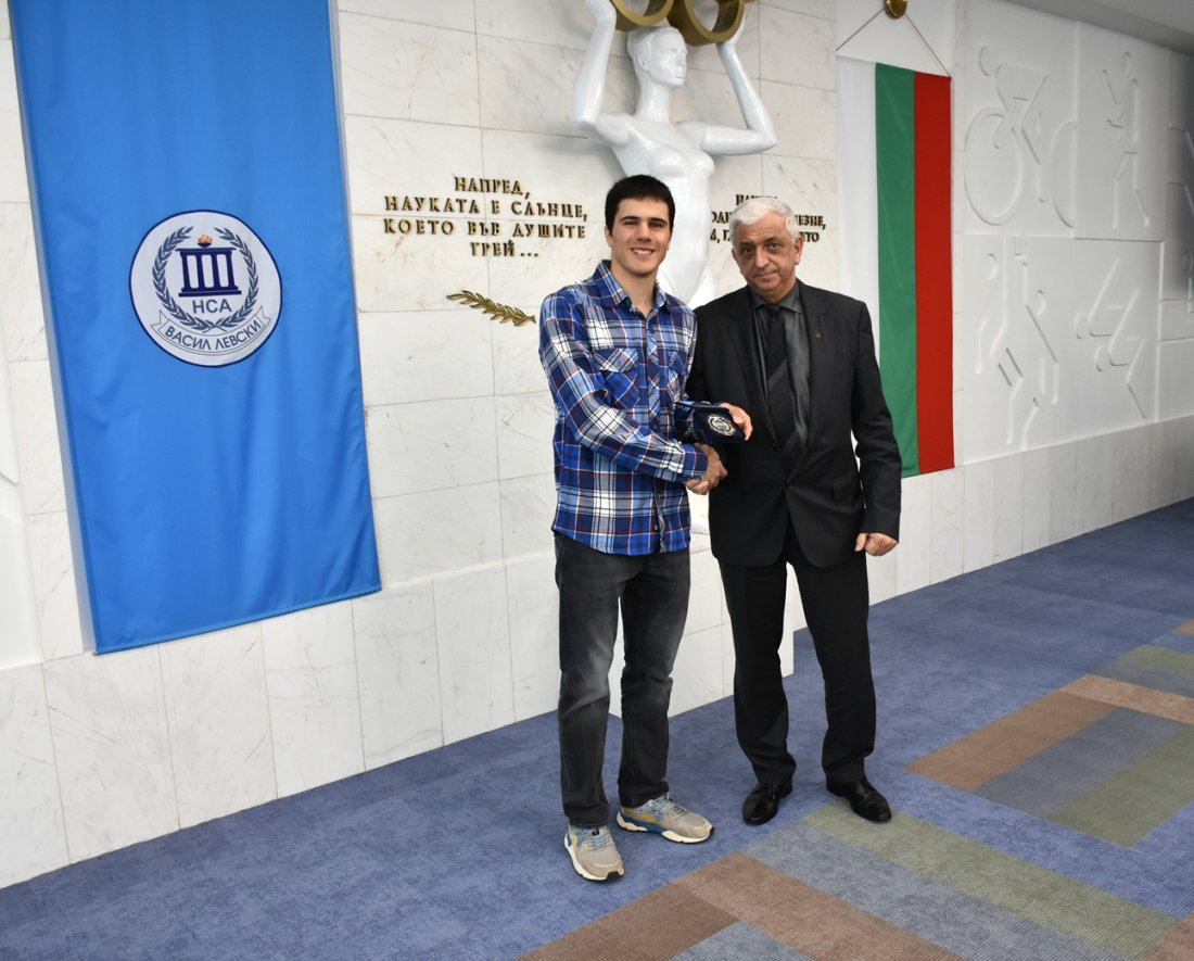 Ректорът на НСА награди Тервел Замфиров с почетен метал