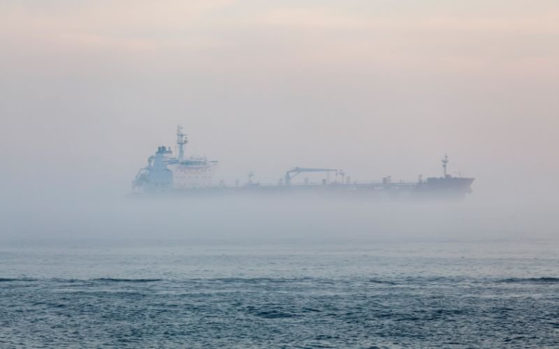 От снощи е преустановено движението на корабите през Босфора край