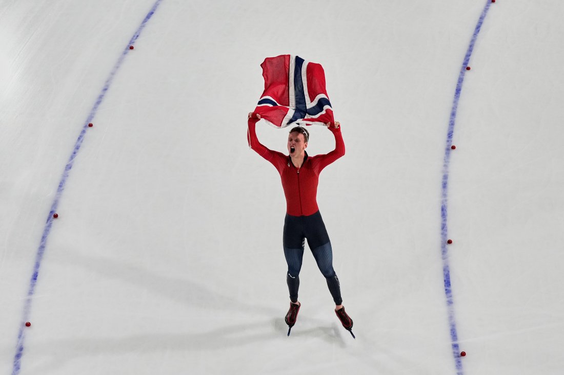 сандер ейтрем спечели олимпийско злато 5000 бързото пързаляне