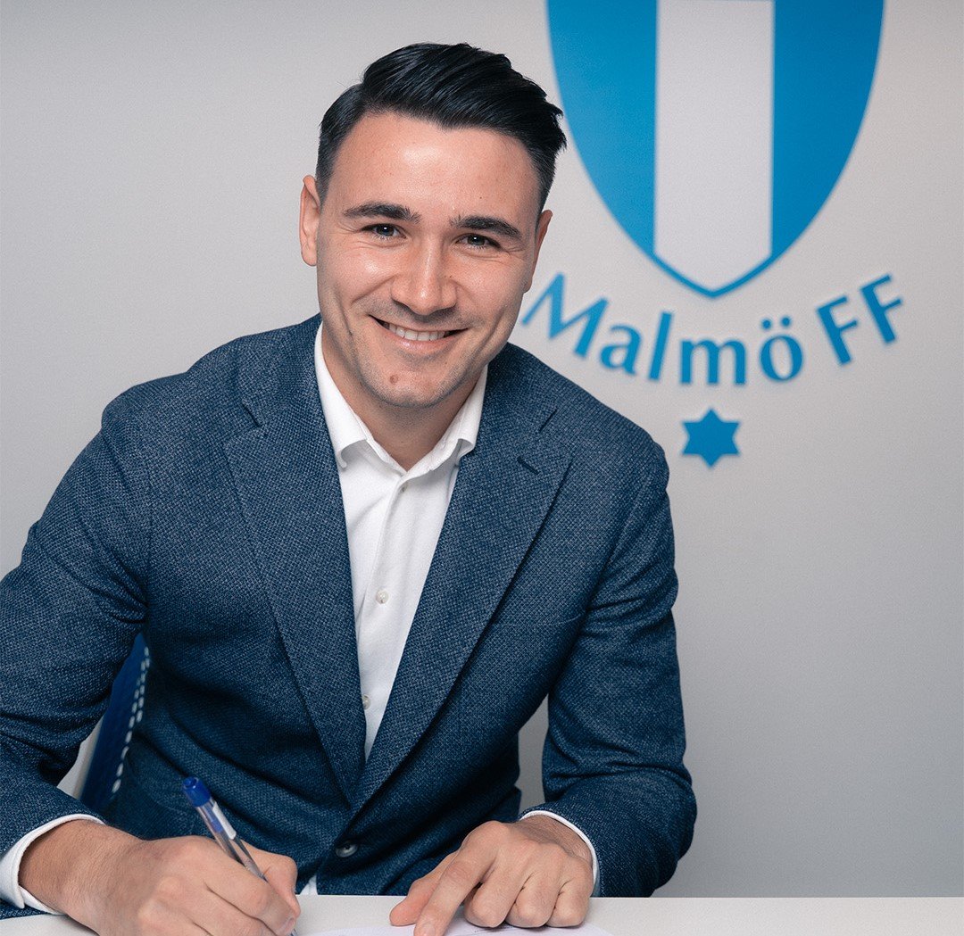 Янис Карабельов