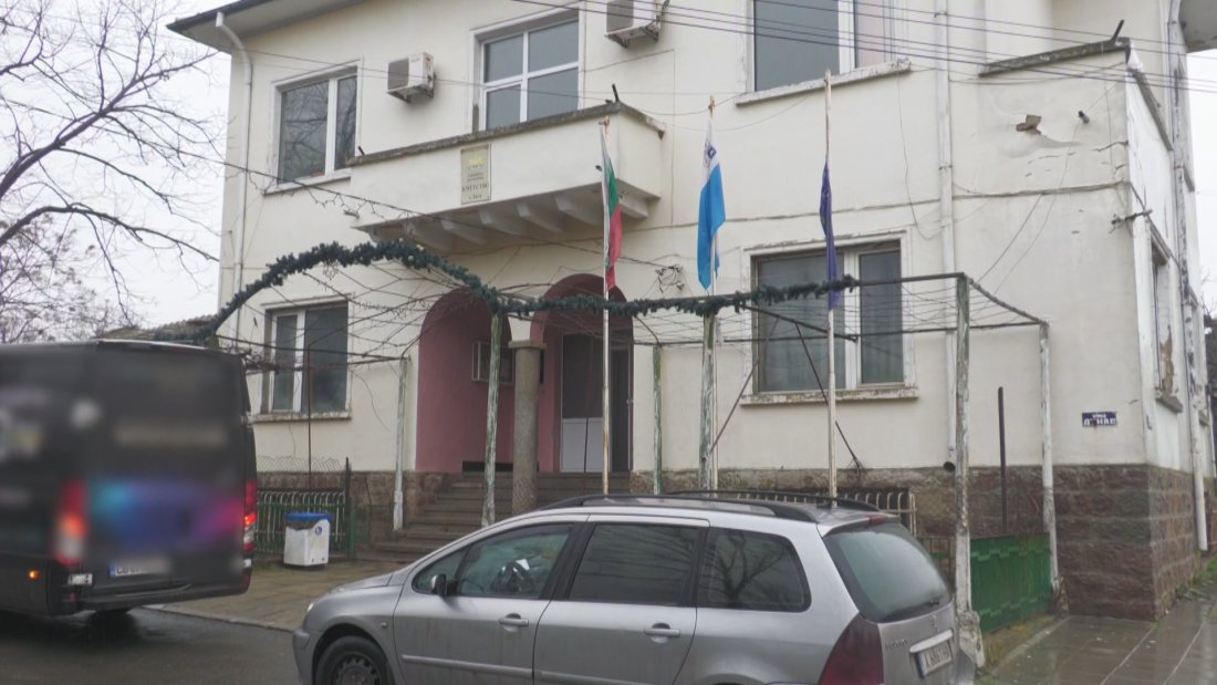 Кмет продължава да управлява вече месец и половина, въпреки че