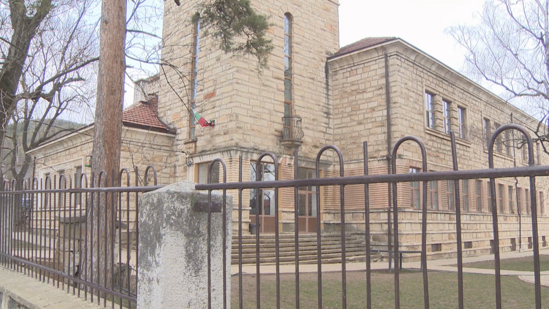 Ивайло Калушев е изнесъл една лекция за пещерите в частното