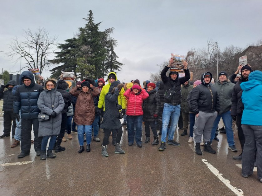 Заради разрушен път: Жители на два варненски квартала излязоха на протест