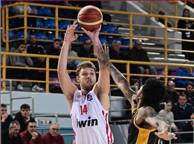 олимпиакос аек атина купа гърция четвъртфинал