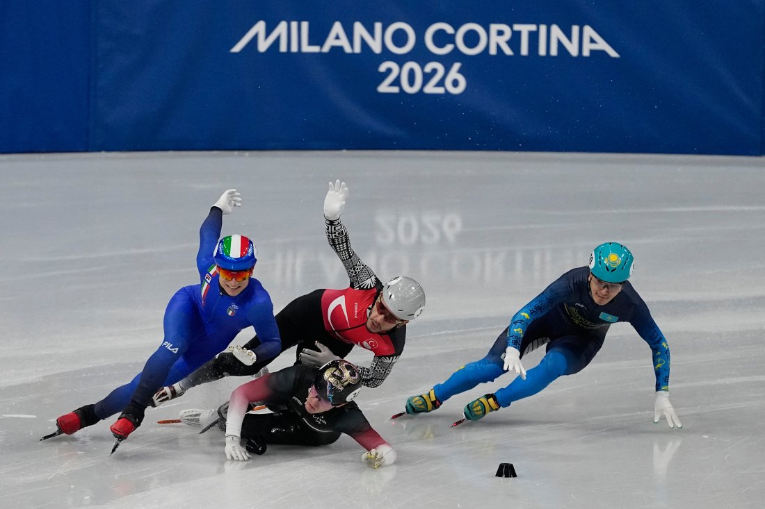 Италия е олимпийски шампион в бързото надбягване с кънки