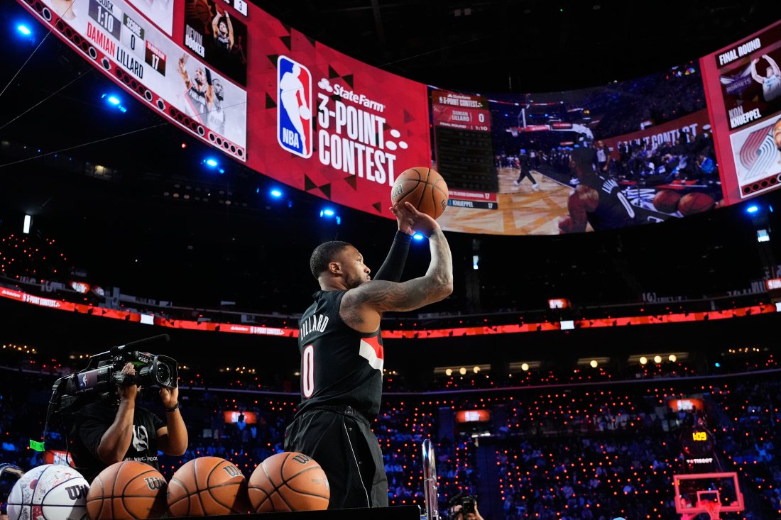 Деймиън Лилард спечели конкурса за тройки за трети път, изравнявайки се с Лари Бърд