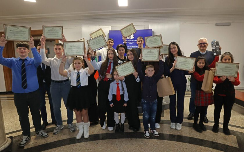 Ученици показаха защо училището им е най-хубаво &ndash; с фотоапарат в ръка