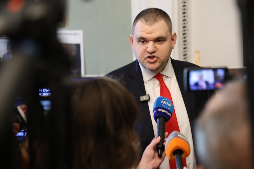 делян пеевски освободи кабинета народното събрание
