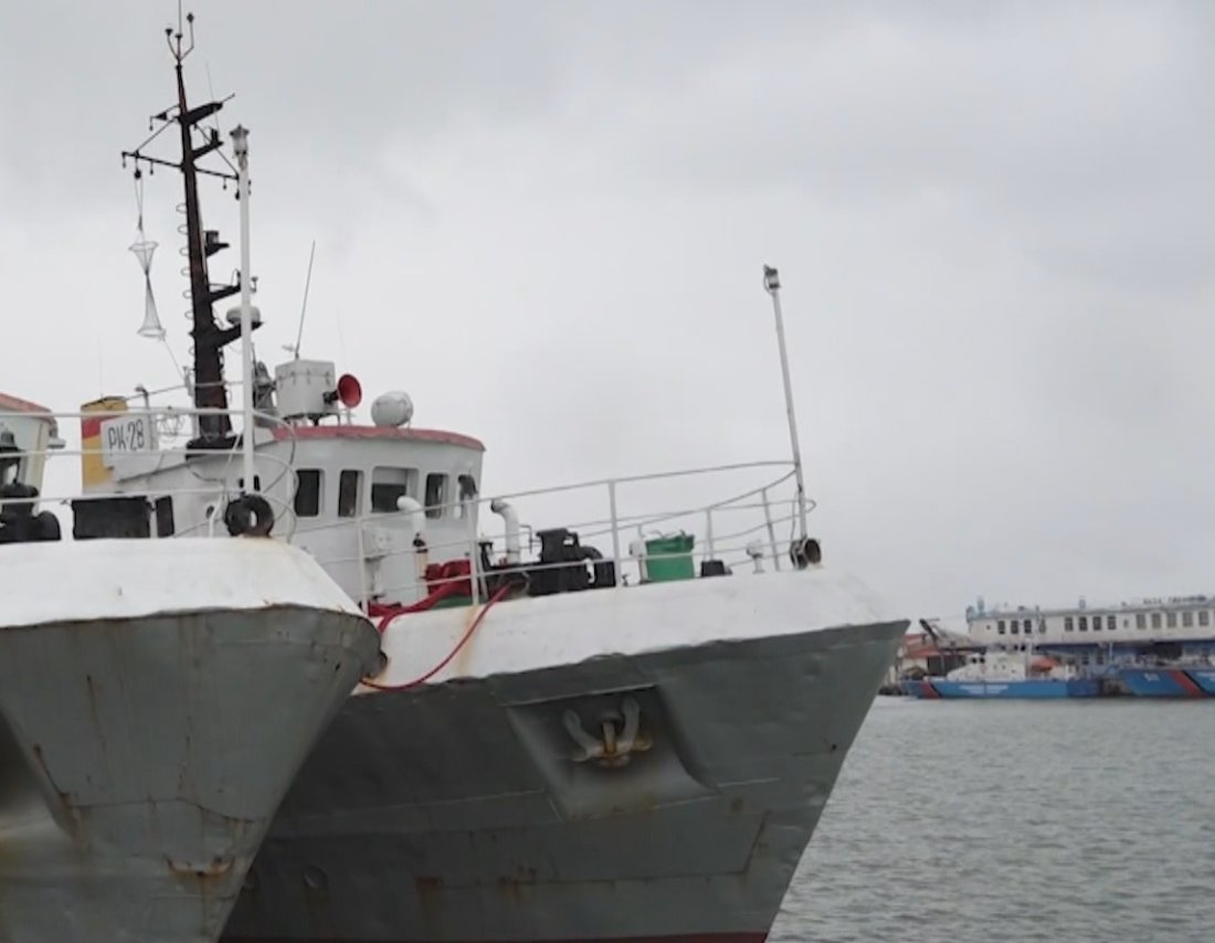 Продължават да издирват днес изчезналите рибари в морето край Маслен