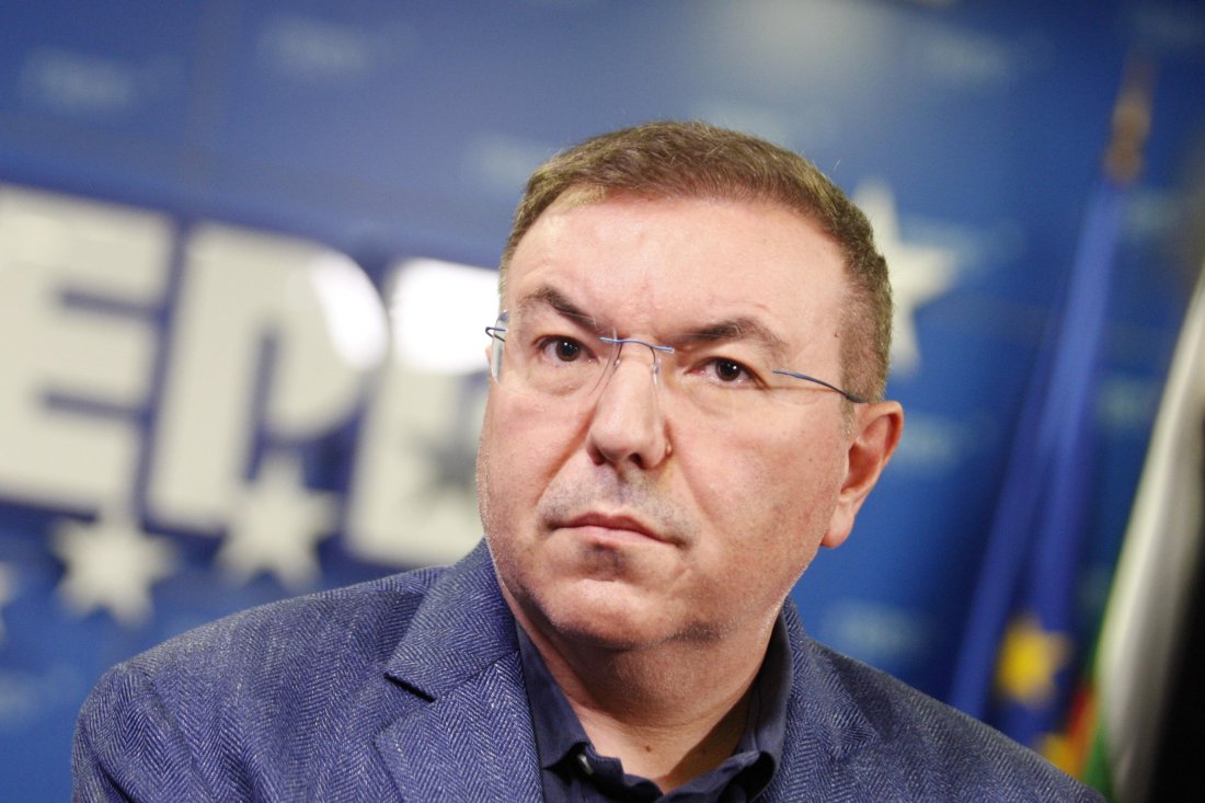 костадин ангелов настоящия момент делян добрев депозирал оставка герб