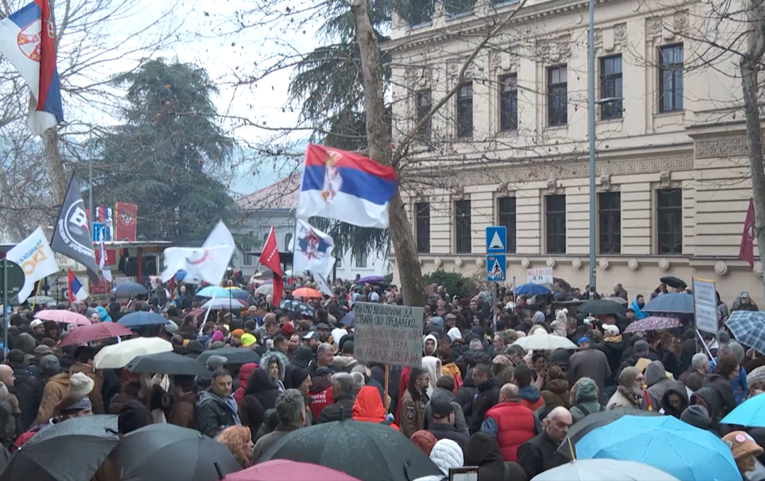 протестите сърбия многохилядна антиправителствена демонстрация крагуевац