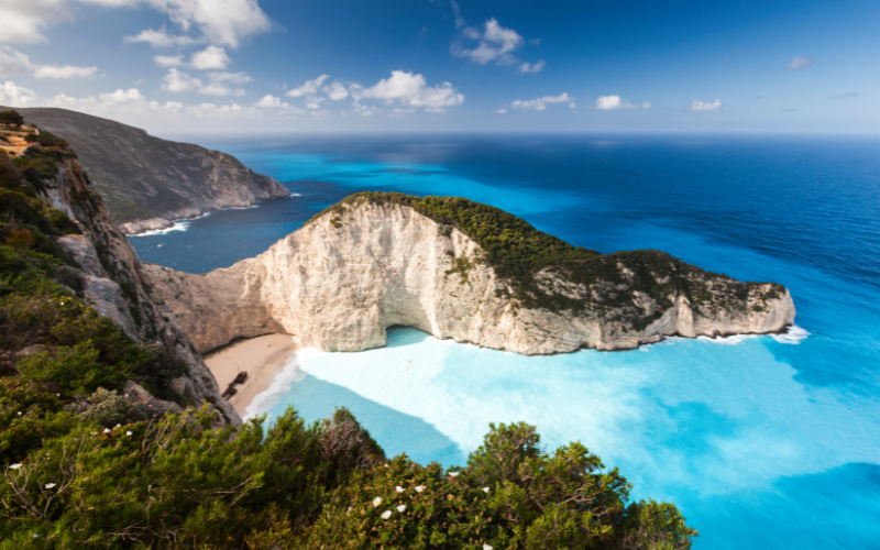 гръцки сръбски полицаи патрулират заедно халкидики закинтос лятото