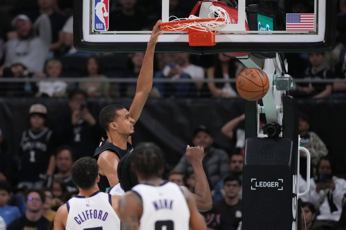 Сан Антонио подчини Сакраменто след нов рецитал на Виктор Уембаняма