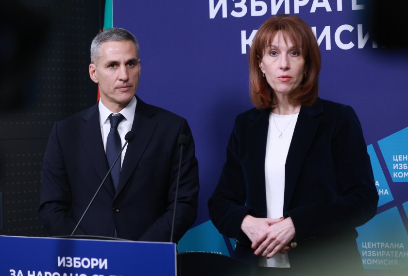 Предсрочните избори: Премиерът Андрей Гюров проведе първа среща с ЦИК
