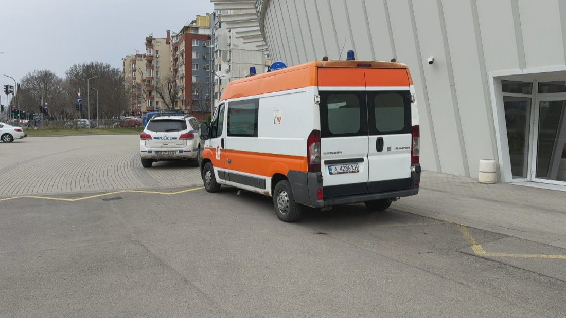 Проверяват обстоятелствата около инцидента на плувен турнир в Бургас, при който 16-годишно момче почина