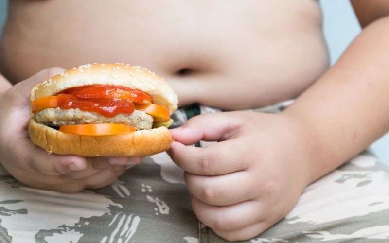 Тревожна статистика: Всяко трето дете, което преминава през ендокринологията в Пловдив, е с наднормено тегло